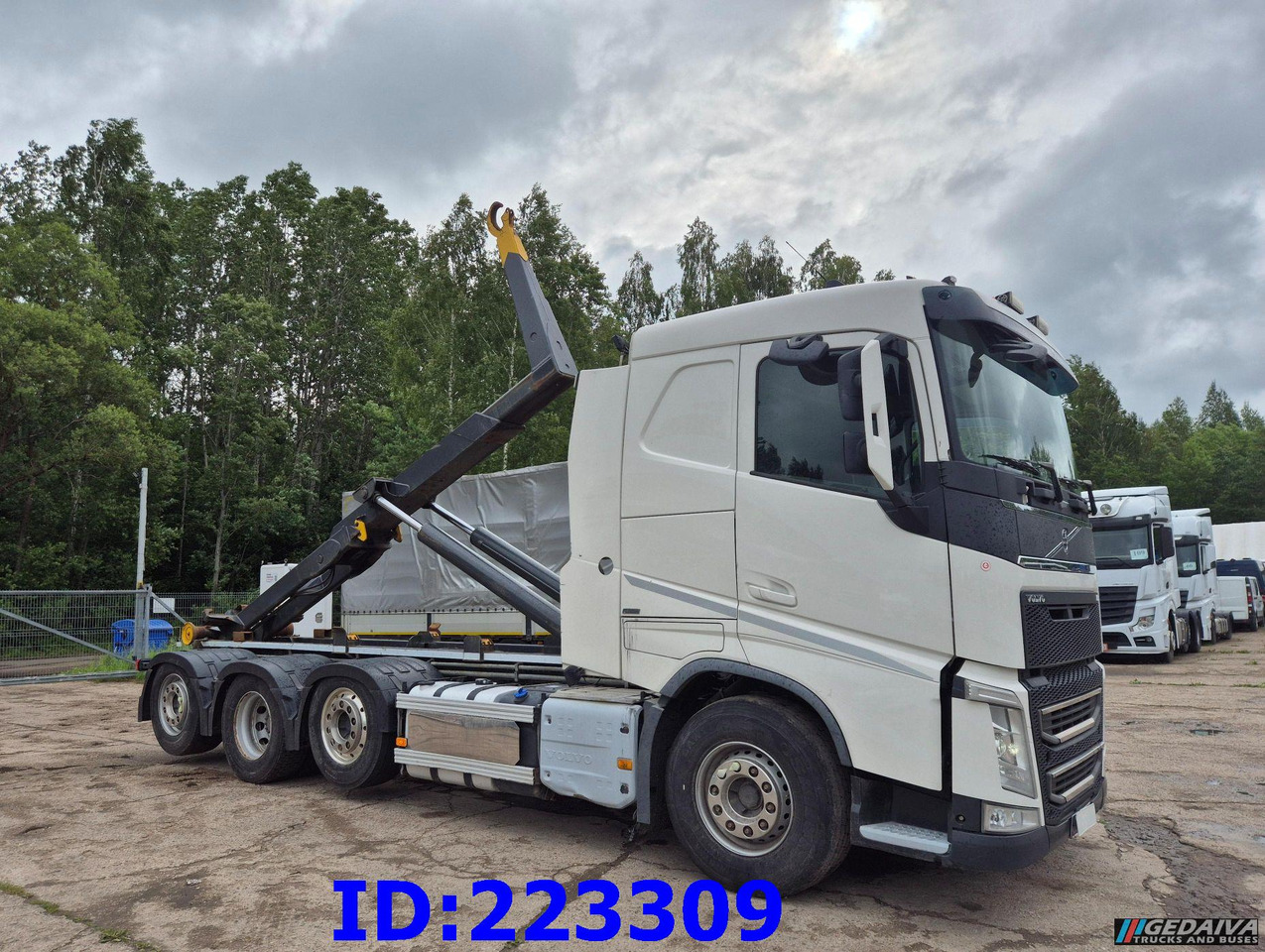 VOLVO FH13 540HP 8x2 Hook lift (2axles steering - 2 axles lifting) - Camión multibasculante: foto 4 VOLVO FH13 540HP 8x2 Hook lift (2axles steering - 2 axles lifting) - Camión multibasculante: foto 4