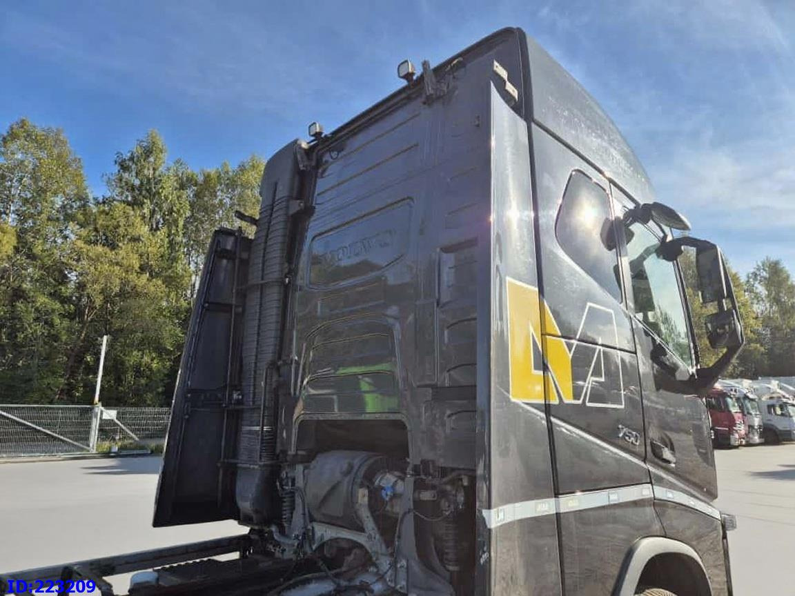 VOLVO FH16 750HP 8x4 Steering axle - Camión chasis: foto 5 VOLVO FH16 750HP 8x4 Steering axle - Camión chasis: foto 5