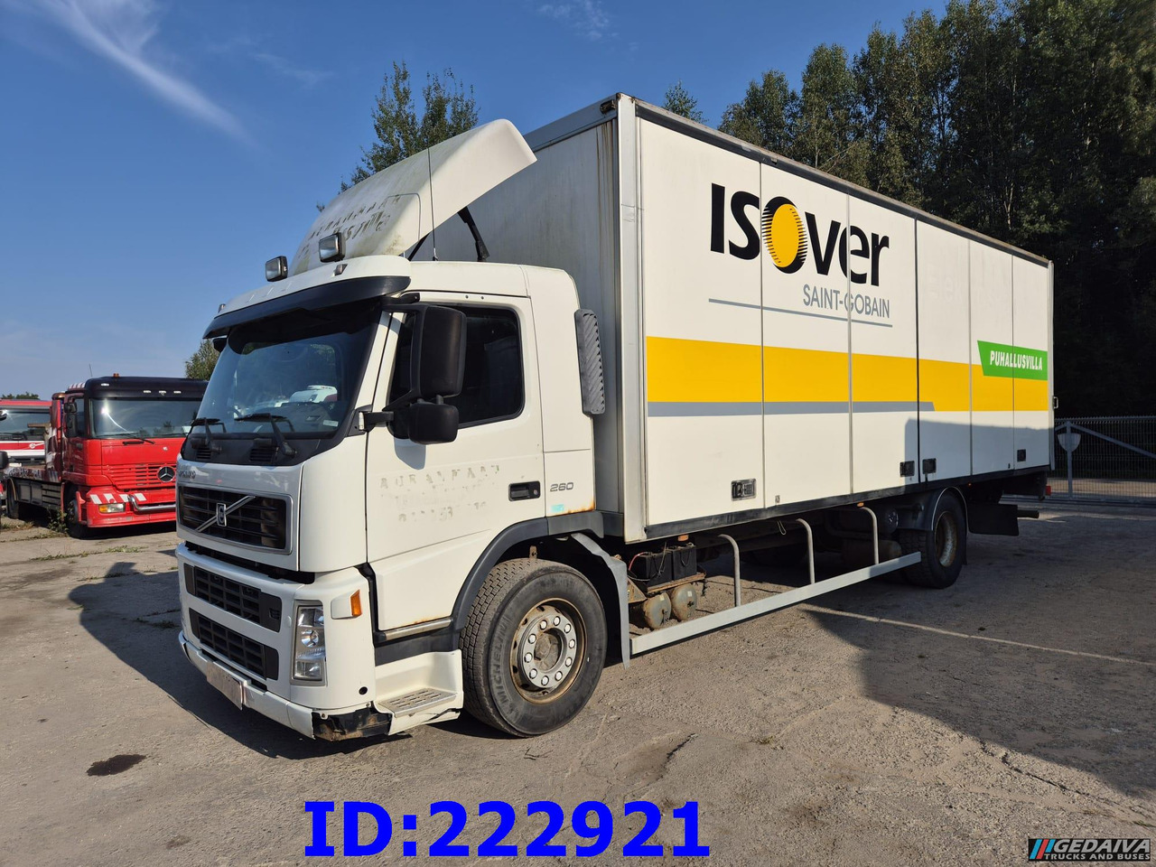 VOLVO FM9 260HP - Camión caja cerrada: foto 1 VOLVO FM9 260HP - Camión caja cerrada: foto 1