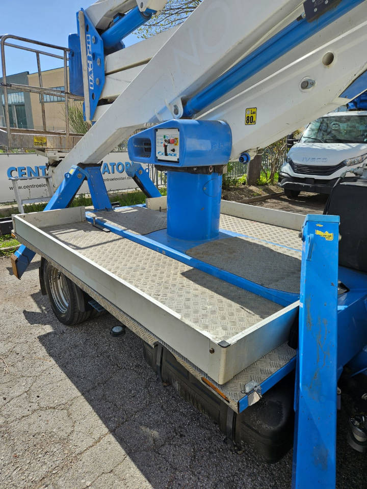 Camión con plataforma elevadora SOCAGE DA 320: foto 11