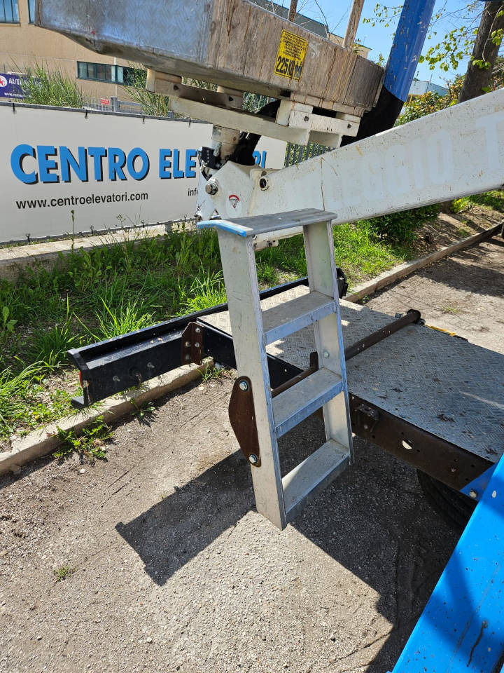 Camión con plataforma elevadora SOCAGE DA 320: foto 9