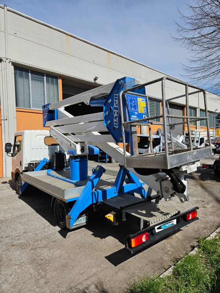 Camión con plataforma elevadora SOCAGE DA 320: foto 16