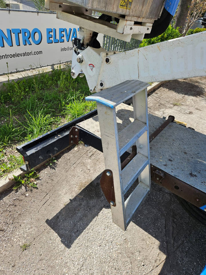 Camión con plataforma elevadora SOCAGE DA 320: foto 8