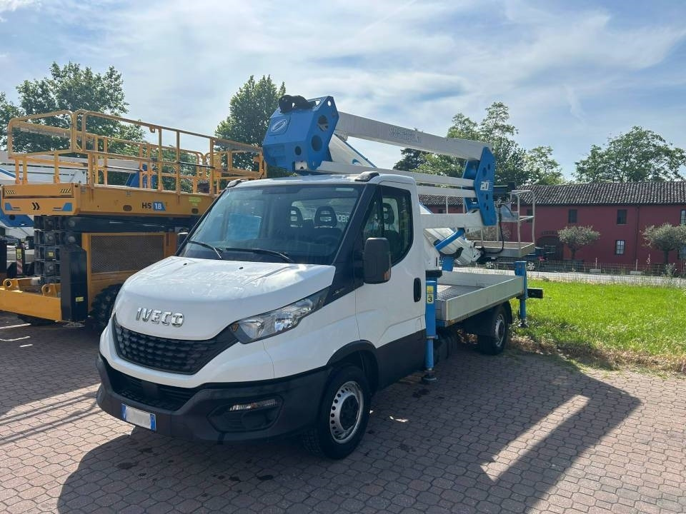 Socage 20D  - Camión con plataforma elevadora: foto 1 Socage 20D  - Camión con plataforma elevadora: foto 1