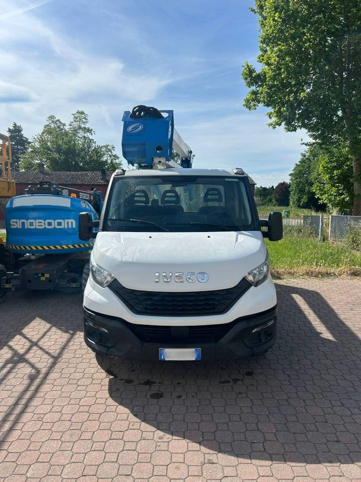 Socage 20D  - Camión con plataforma elevadora: foto 2 Socage 20D  - Camión con plataforma elevadora: foto 2