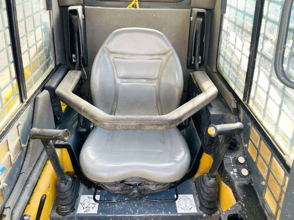 Gehl SL4240 (4090) - Minicargadora: foto 5 Gehl SL4240 (4090) - Minicargadora: foto 5