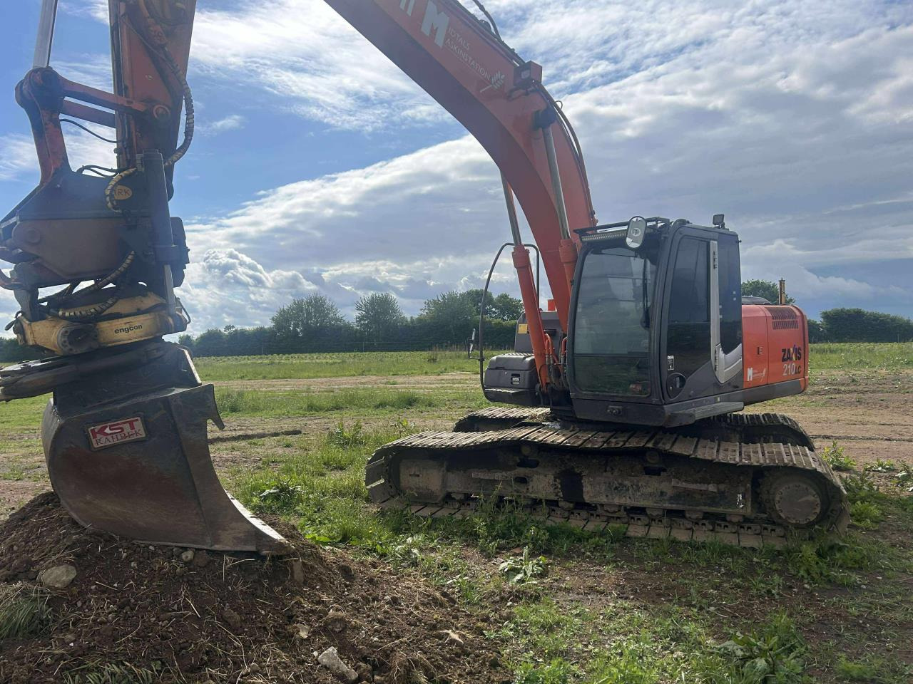 Hitachi ZX210LC-3 - Excavadora de cadenas: foto 1 Hitachi ZX210LC-3 - Excavadora de cadenas: foto 1