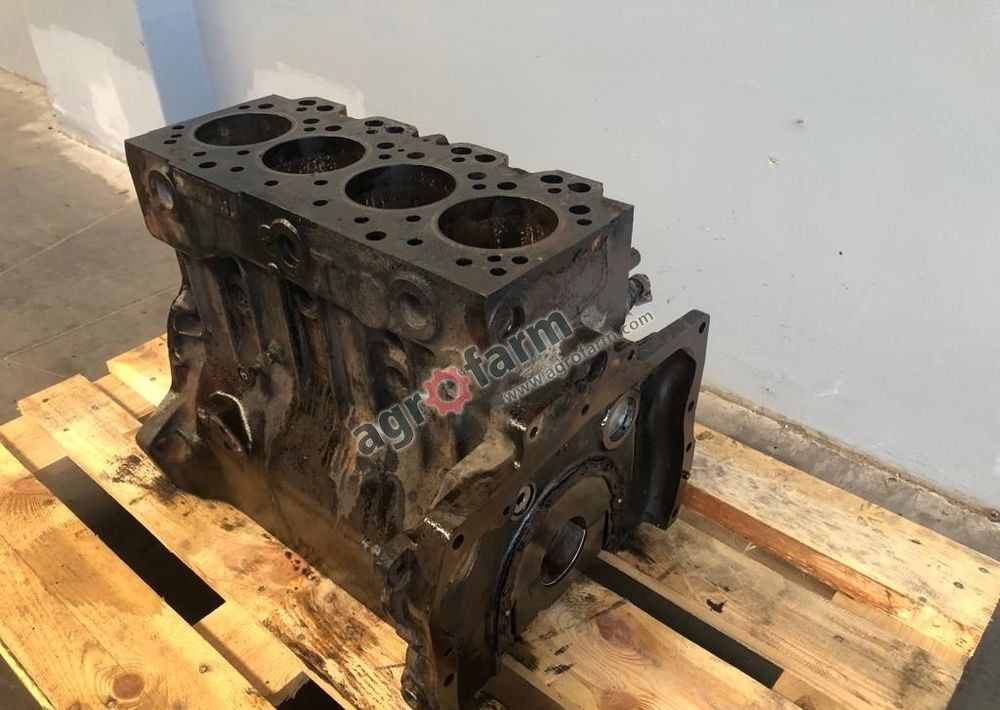BLOK SILNIKA MASSEY FERGUSON 390 - Motor para Camión: foto 1 BLOK SILNIKA MASSEY FERGUSON 390 - Motor para Camión: foto 1