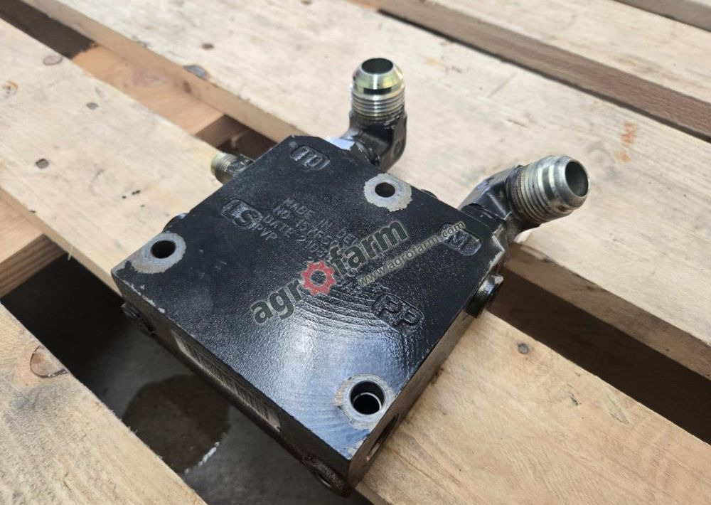 Pokrywa końcowa Valtra T170, T171, T140 - Hidráulica: foto 2 Pokrywa końcowa Valtra T170, T171, T140 - Hidráulica: foto 2