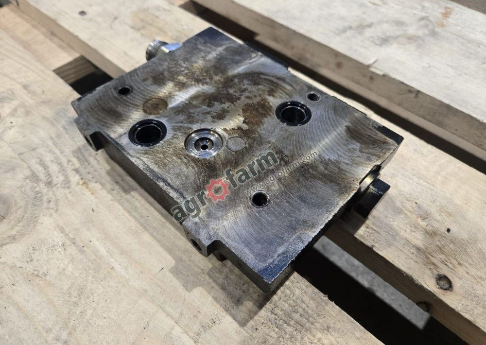 Pokrywa końcowa Valtra T171, T181, T191, T170 - Hidráulica: foto 2 Pokrywa końcowa Valtra T171, T181, T191, T170 - Hidráulica: foto 2