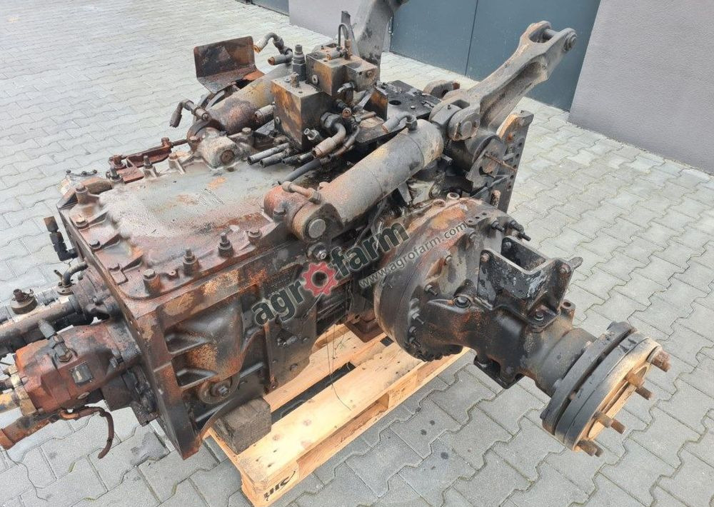 Skrzynia biegów, tylny most Massey Ferguson 6614 - Caja de cambios: foto 2 Skrzynia biegów, tylny most Massey Ferguson 6614 - Caja de cambios: foto 2