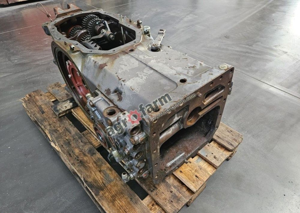 TYLNY MOST MASSEY FERGUSON 3070 3382213M4 - Caja de cambios: foto 1 TYLNY MOST MASSEY FERGUSON 3070 3382213M4 - Caja de cambios: foto 1