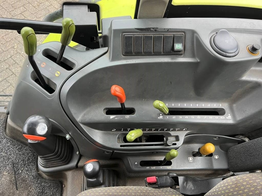 Tractor Claas Axos 310: foto 10