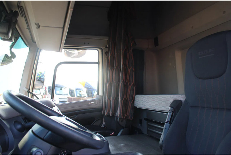 Camión caja cerrada DAF CF 260 + EURO 6 + LIFT: foto 7