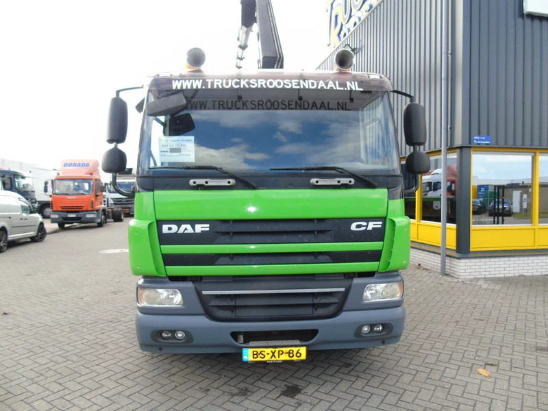 DAF CF 75.310 + HIAB 200 C5 + MANUAL + REMOTE + 6X2 STEERING - Camión grúa: foto 5 DAF CF 75.310 + HIAB 200 C5 + MANUAL + REMOTE + 6X2 STEERING - Camión grúa: foto 5