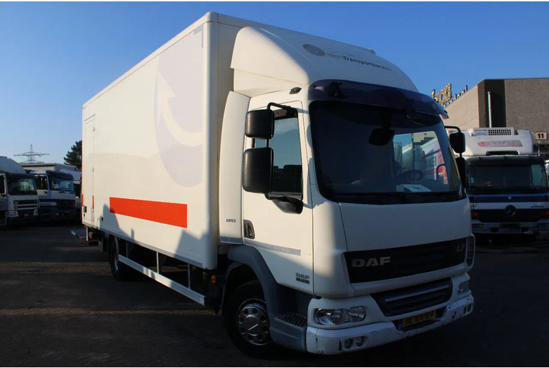 DAF LF 45 .210 + EURO 5 + LIFT + 6.38METER - Camión caja cerrada: foto 2 DAF LF 45 .210 + EURO 5 + LIFT + 6.38METER - Camión caja cerrada: foto 2