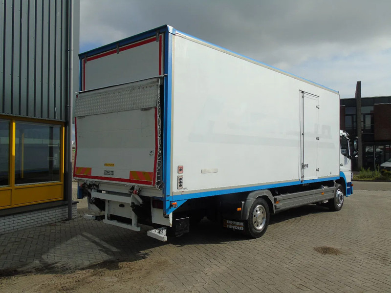 Mercedes-Benz Atego 1218 + euro 5 + lift - Camión caja cerrada: foto 4 Mercedes-Benz Atego 1218 + euro 5 + lift - Camión caja cerrada: foto 4