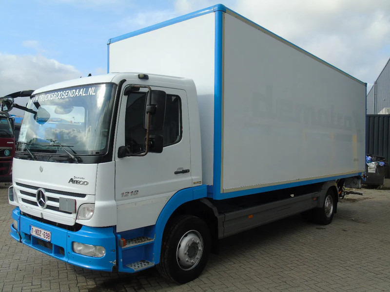 Mercedes-Benz Atego 1218 + euro 5 + lift - Camión caja cerrada: foto 2 Mercedes-Benz Atego 1218 + euro 5 + lift - Camión caja cerrada: foto 2