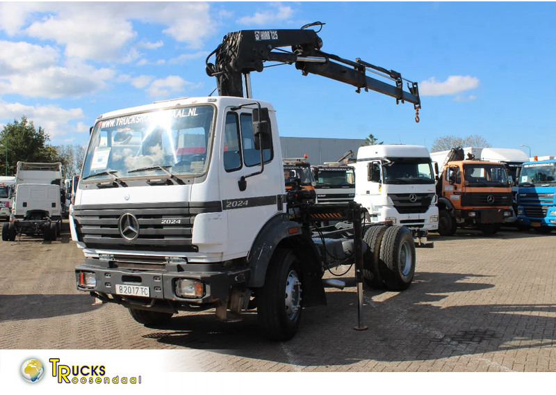 Mercedes-Benz SK 2024 + HIAB 125 + MANUAL - Camión grúa: foto 1 Mercedes-Benz SK 2024 + HIAB 125 + MANUAL - Camión grúa: foto 1