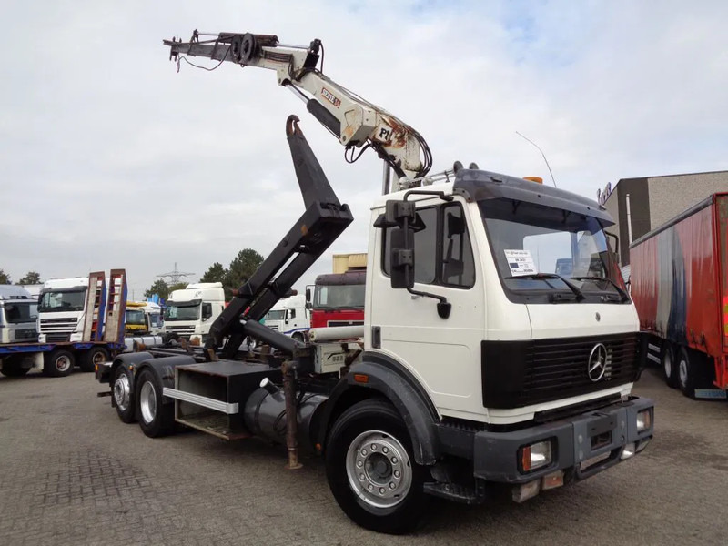Mercedes-Benz SK 2433 SK 2433 + Semi-Auto + PTO + PM Serie 14 Crane + 3 pedals - Camión grúa: foto 3 Mercedes-Benz SK 2433 SK 2433 + Semi-Auto + PTO + PM Serie 14 Crane + 3 pedals - Camión grúa: foto 3