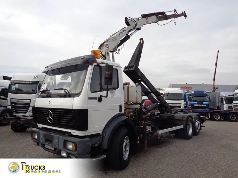 Mercedes-Benz SK 2433 SK 2433 + Semi-Auto + PTO + PM Serie 14 Crane + 3 pedals - Camión grúa: foto 1 Mercedes-Benz SK 2433 SK 2433 + Semi-Auto + PTO + PM Serie 14 Crane + 3 pedals - Camión grúa: foto 1