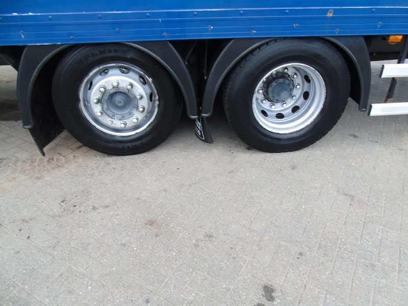 Scania P 270 + manual + 6x2 + lift - Camión caja cerrada: foto 4 Scania P 270 + manual + 6x2 + lift - Camión caja cerrada: foto 4