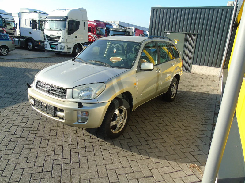 Toyota RAV4 + 4X4 + AUTOMAT + PETROL - SUV/ Todoterreno: foto 2 Toyota RAV4 + 4X4 + AUTOMAT + PETROL - SUV/ Todoterreno: foto 2