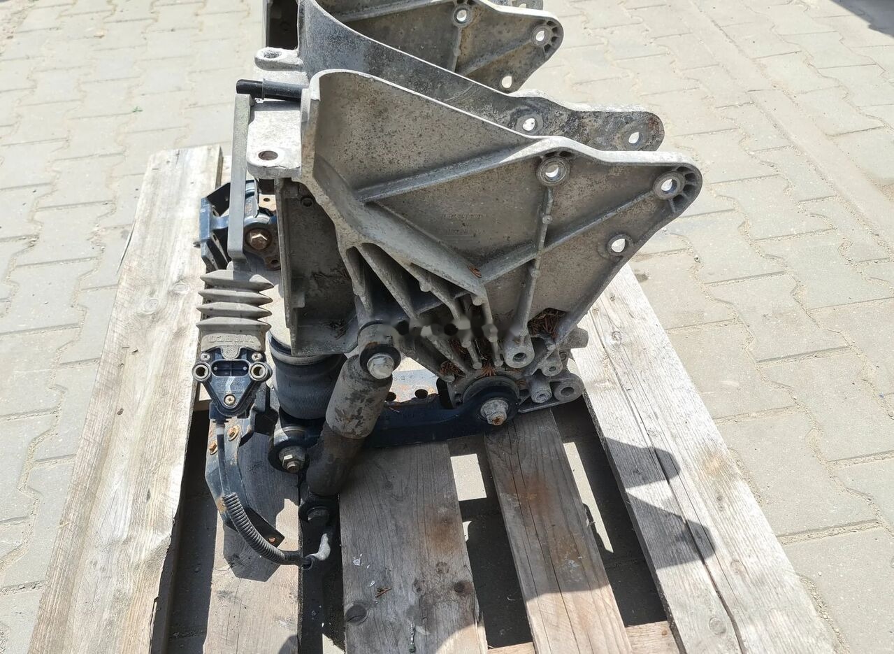 Łapa wywrotu kabiny wywrot lewy prawy Renault PREMIUM DXI truck - Amortiguadores para Camión: foto 2 Łapa wywrotu kabiny wywrot lewy prawy Renault PREMIUM DXI truck - Amortiguadores para Camión: foto 2
