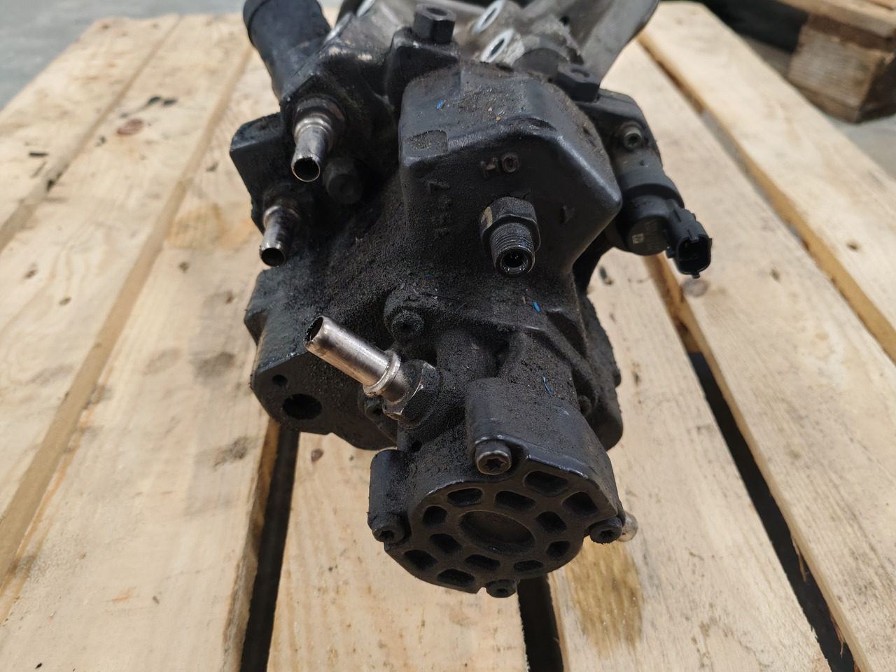 MAN TGS TGX EURO 6 / D2676LF / BOSCH FUEL PUMP / 51111037858 - Bomba de combustible: foto 3 MAN TGS TGX EURO 6 / D2676LF / BOSCH FUEL PUMP / 51111037858 - Bomba de combustible: foto 3