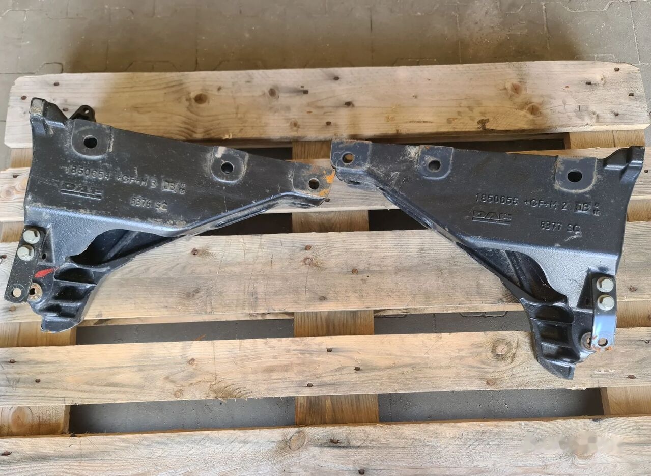 Mocowanie wspornik kabiny wywrotu lewa prawa 1850654 1850655 DAF XF 106 truck - Suspensión para Camión: foto 1 Mocowanie wspornik kabiny wywrotu lewa prawa 1850654 1850655 DAF XF 106 truck - Suspensión para Camión: foto 1