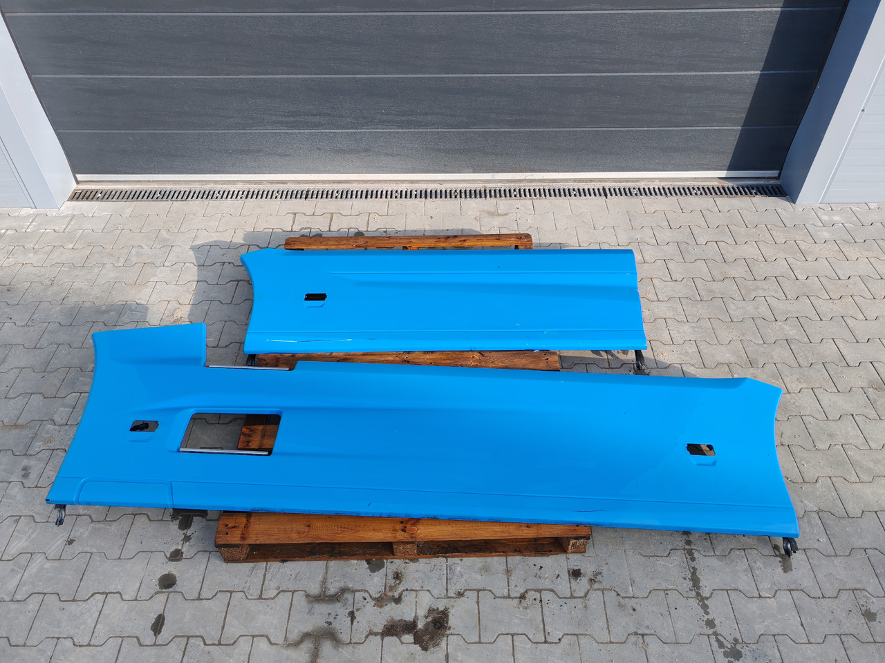 RENAULT RANGE T EURO 6 / SIDE SPOILERS SET - Piezas de recambio: foto 2 RENAULT RANGE T EURO 6 / SIDE SPOILERS SET - Piezas de recambio: foto 2