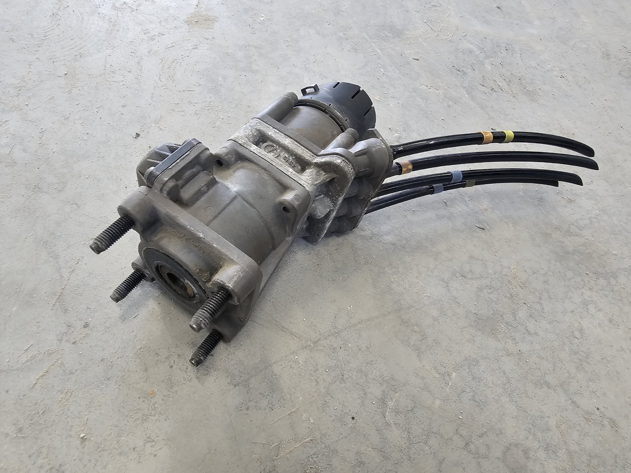 RENAULT MAGNUM PREMIUM DXI / BRAKE VALVE / K040158 21390589 - Válvula de freno: foto 4 RENAULT MAGNUM PREMIUM DXI / BRAKE VALVE / K040158 21390589 - Válvula de freno: foto 4