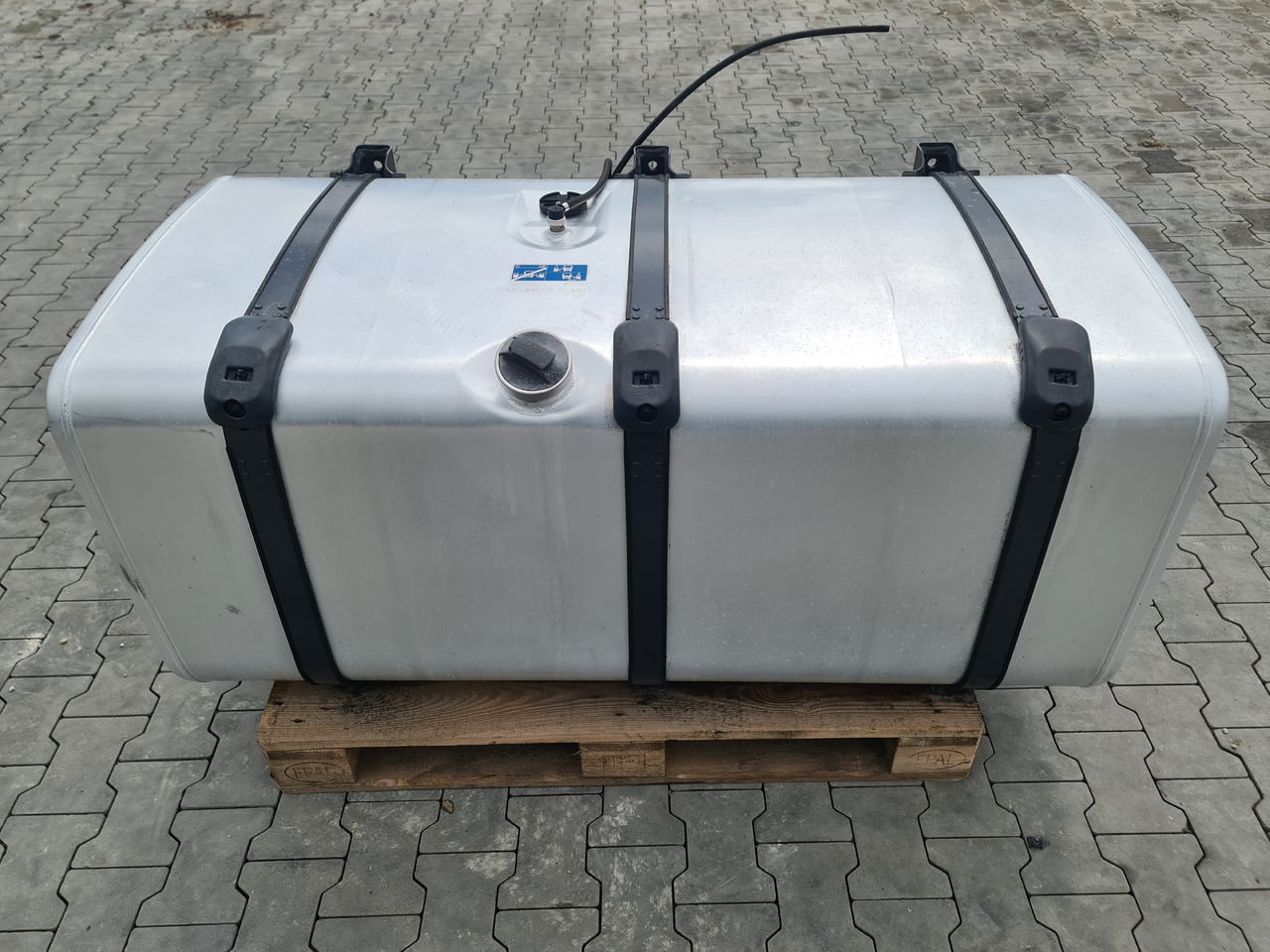 SCANIA FUEL TANK / COMPLETE / 600 LITERS / WORLDWIDE DELIVERY - Depósito de combustible: foto 1 SCANIA FUEL TANK / COMPLETE / 600 LITERS / WORLDWIDE DELIVERY - Depósito de combustible: foto 1