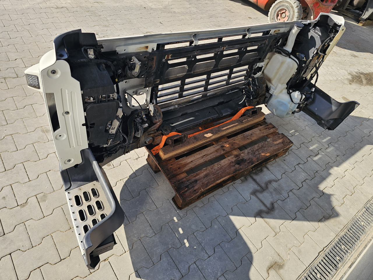 VOLVO FM 3 / COMPLETE FRONT BUMPER - Parachoques: foto 3 VOLVO FM 3 / COMPLETE FRONT BUMPER - Parachoques: foto 3