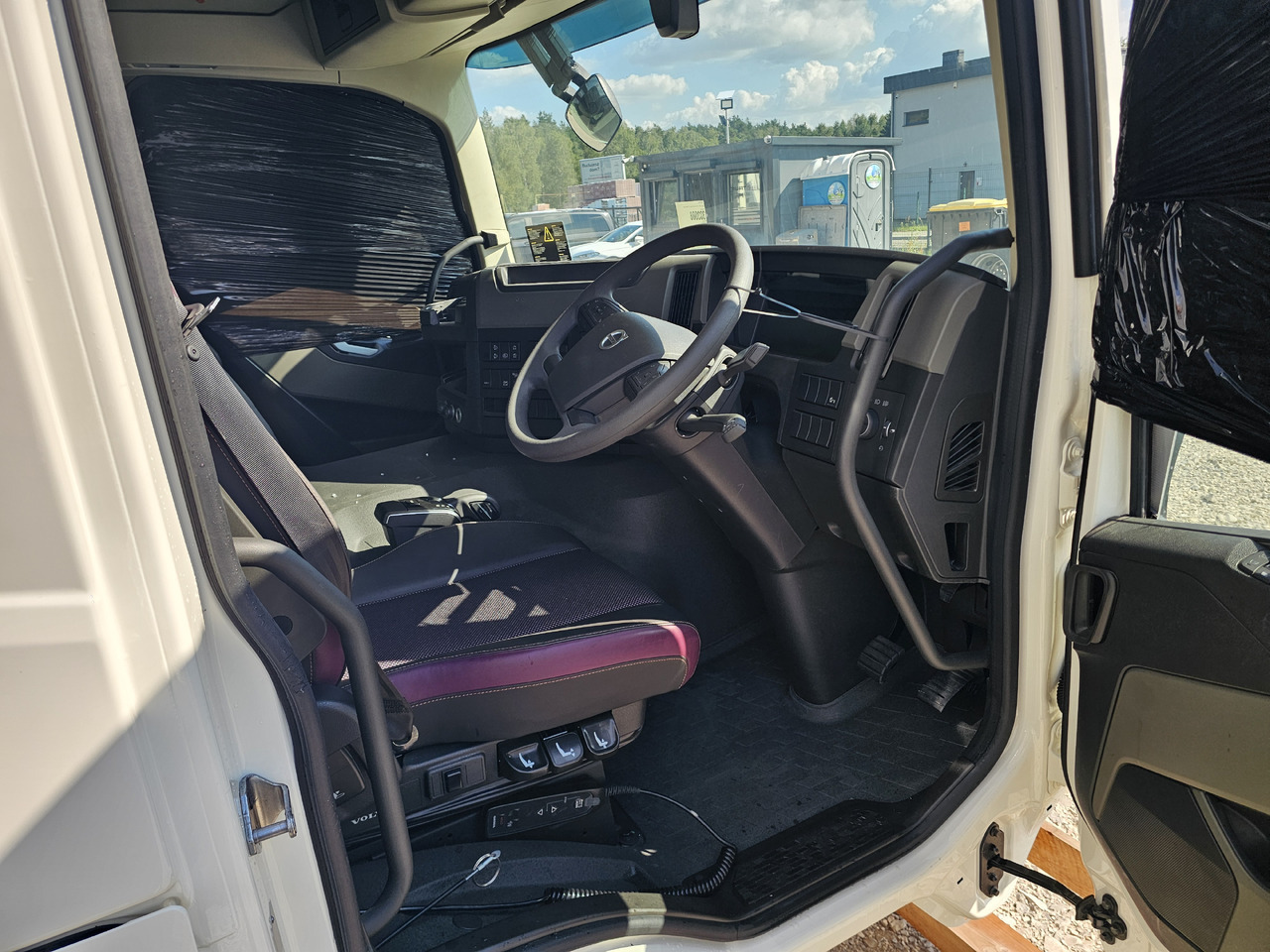 Cabina nuevo VOLVO FM5 FMX LOW DAY CAB / FULLY COMPLETE / BRAND NEW: foto 8 Cabina nuevo VOLVO FM5 FMX LOW DAY CAB / FULLY COMPLETE / BRAND NEW: foto 8