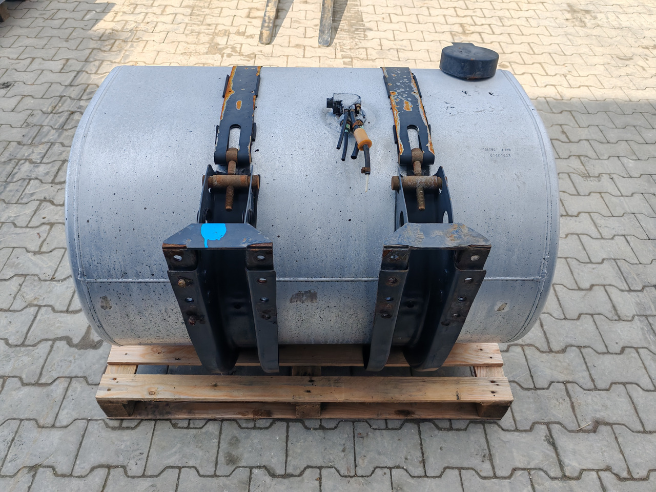 VOLVO RENAULT / ALU FUEL TANK / 113x69x71 / 450L / 20503506 - Depósito de combustible: foto 5 VOLVO RENAULT / ALU FUEL TANK / 113x69x71 / 450L / 20503506 - Depósito de combustible: foto 5