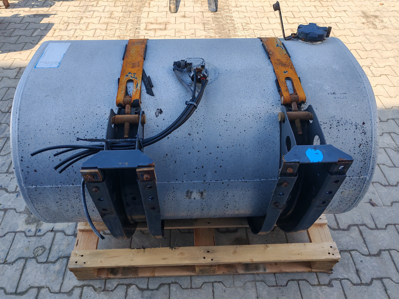 VOLVO RENAULT / ALU FUEL TANK / 126x69x71 / 510L / 20723636 - Depósito de combustible: foto 5 VOLVO RENAULT / ALU FUEL TANK / 126x69x71 / 510L / 20723636 - Depósito de combustible: foto 5