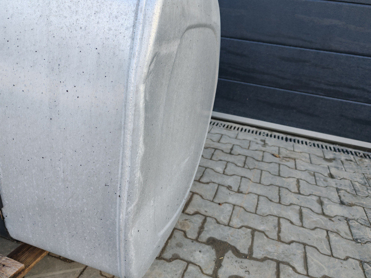 VOLVO RENAULT / ALU FUEL TANK / 162x68x71 / 650L / 21516455 - Depósito de combustible: foto 5 VOLVO RENAULT / ALU FUEL TANK / 162x68x71 / 650L / 21516455 - Depósito de combustible: foto 5