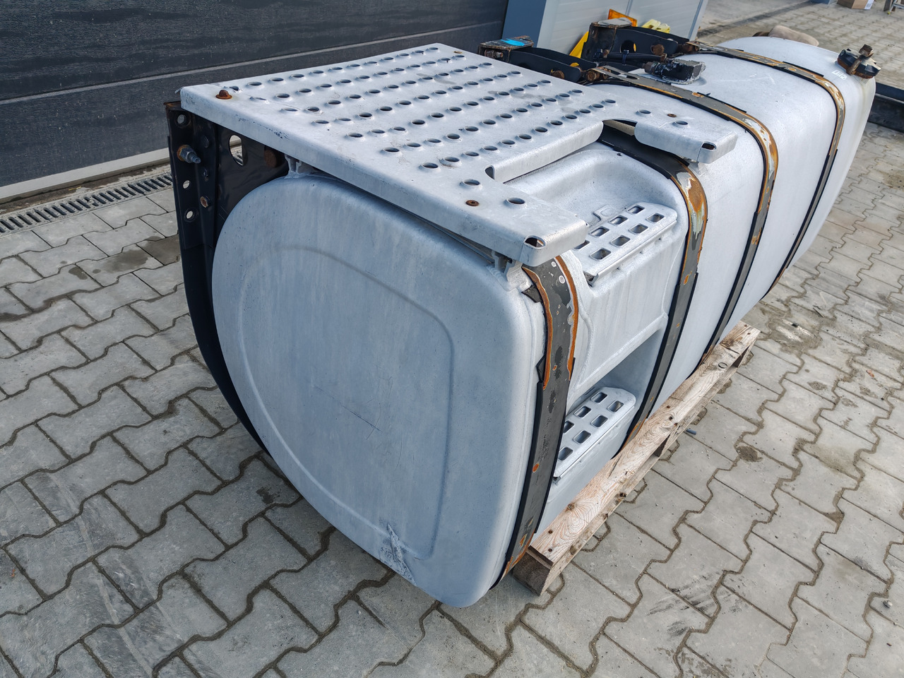 VOLVO RENAULT / ALU FUEL TANK / 195x68x71 / 790L / 20873121 - Depósito de combustible: foto 4 VOLVO RENAULT / ALU FUEL TANK / 195x68x71 / 790L / 20873121 - Depósito de combustible: foto 4