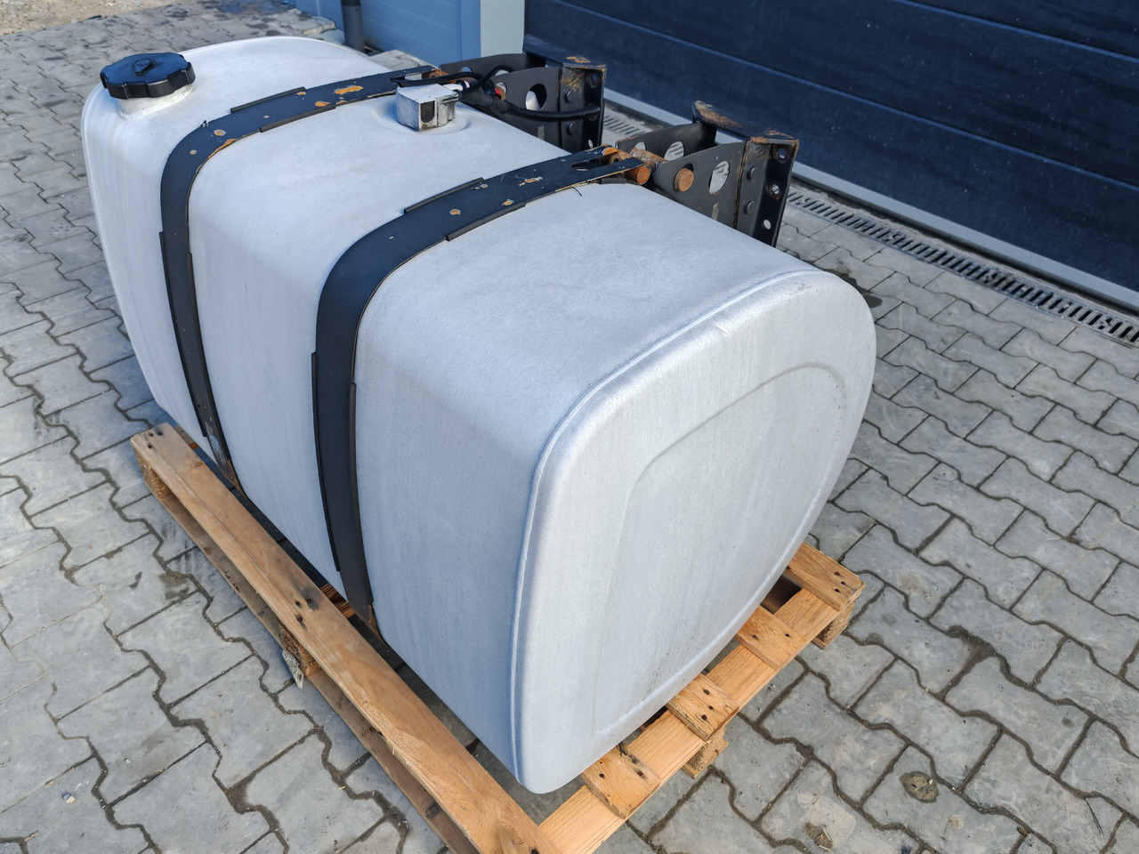 VOLVO RENAULT - Depósito de combustible: foto 4 VOLVO RENAULT - Depósito de combustible: foto 4