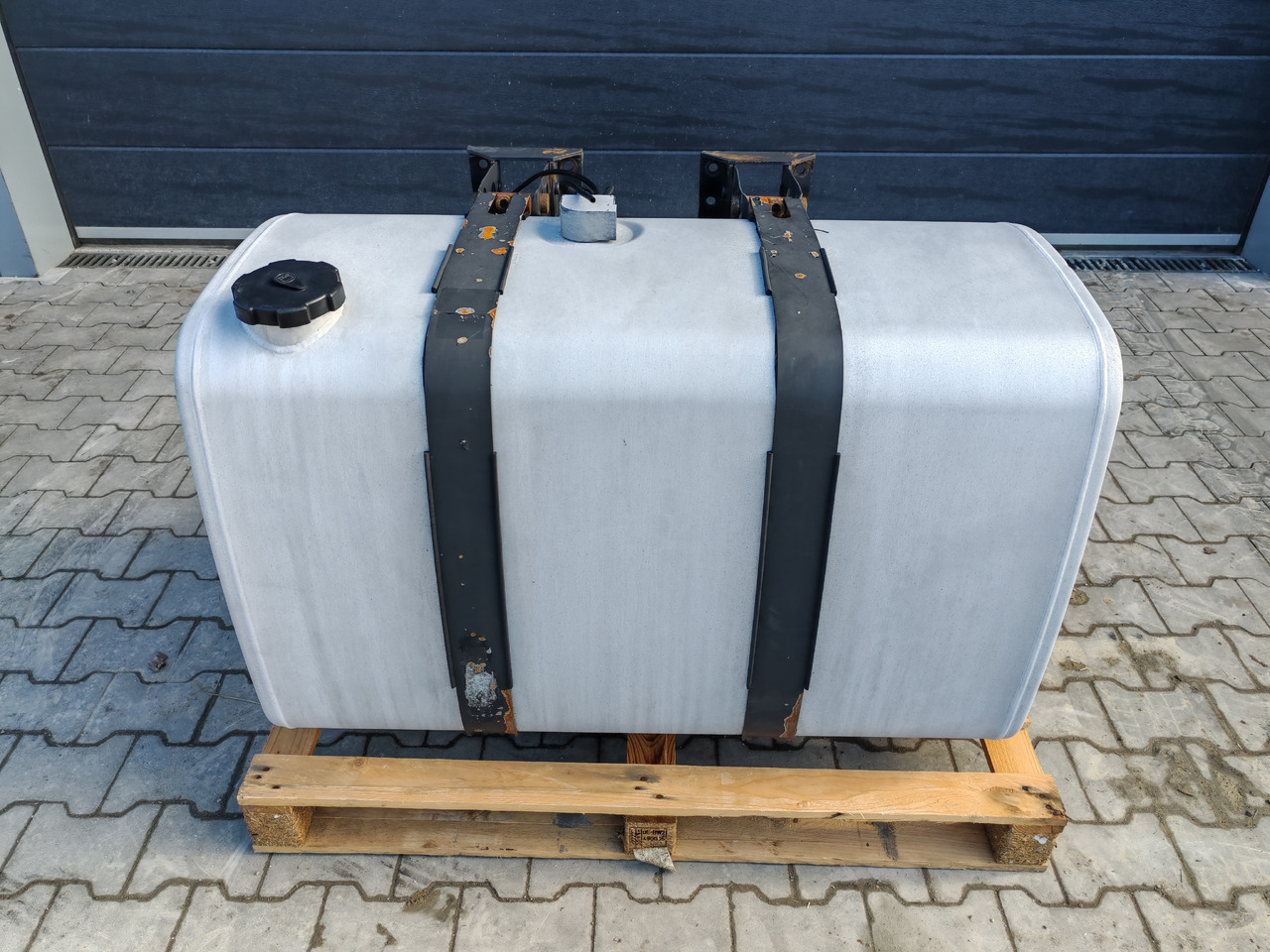 VOLVO RENAULT - Depósito de combustible: foto 2 VOLVO RENAULT - Depósito de combustible: foto 2