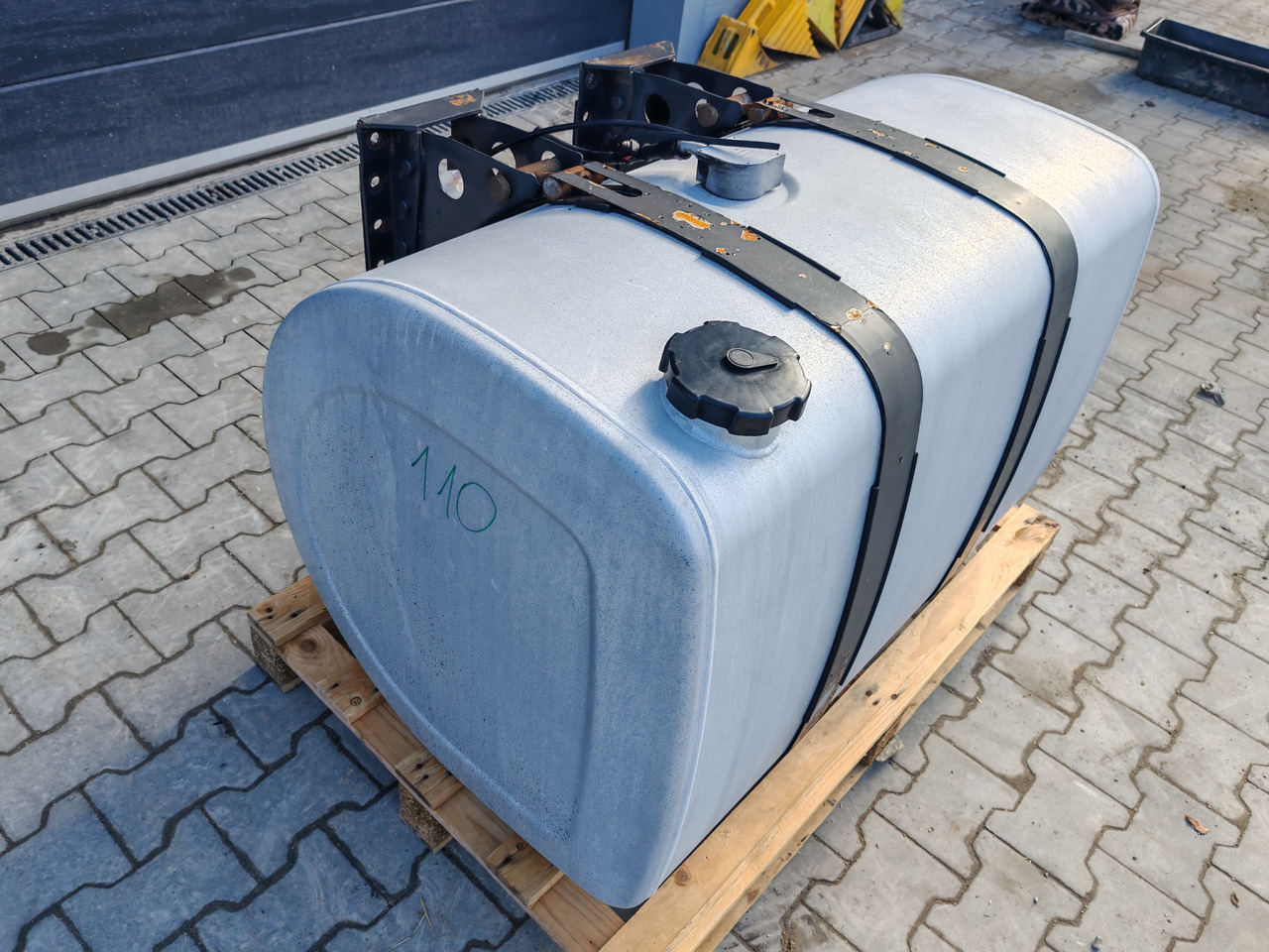 VOLVO RENAULT - Depósito de combustible: foto 3 VOLVO RENAULT - Depósito de combustible: foto 3