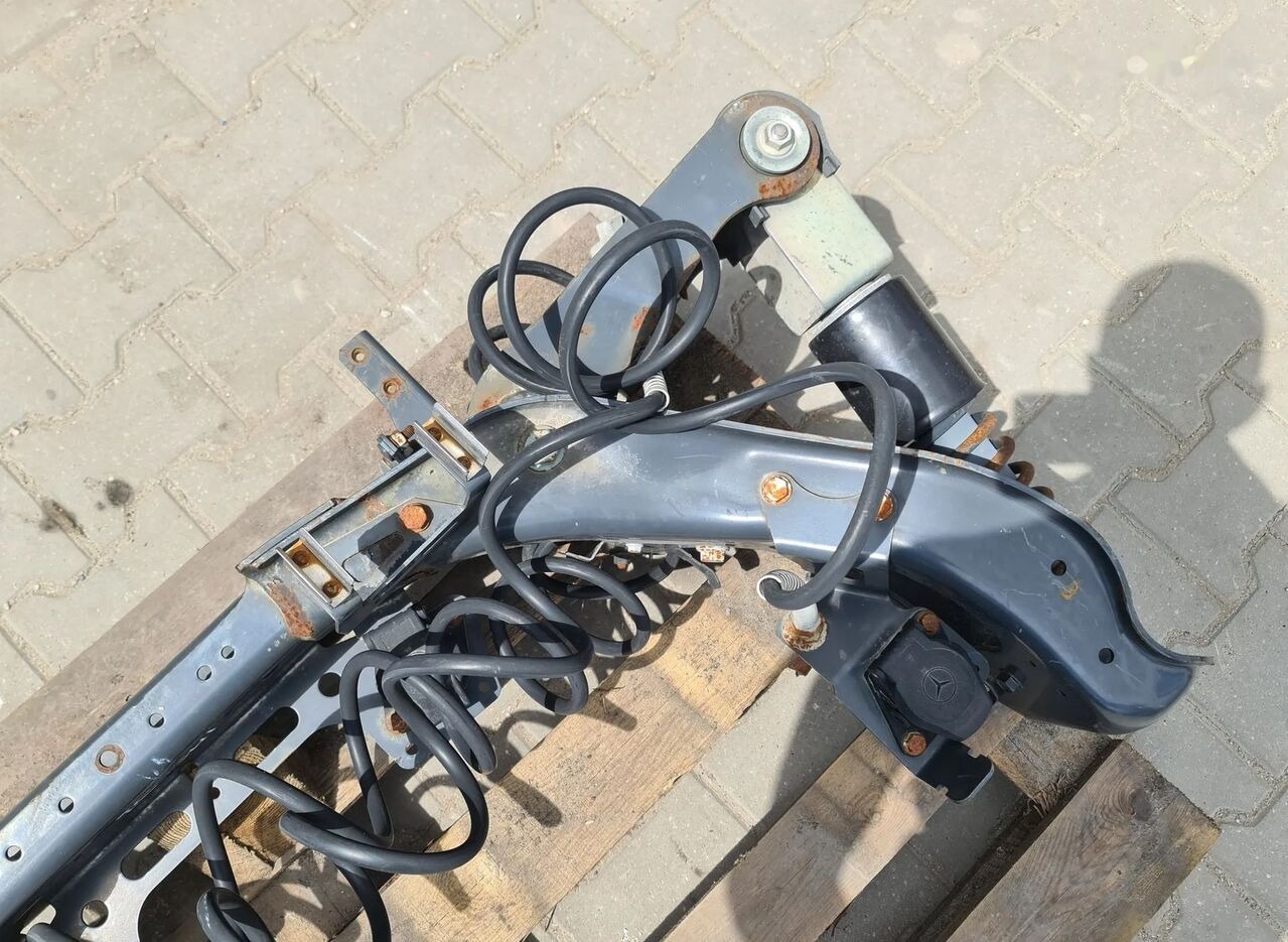 Zawieszenie kabiny tył zamek amortyzator belka Mercedes-Benz Actros MP 4 truck - Suspensión para Camión: foto 3 Zawieszenie kabiny tył zamek amortyzator belka Mercedes-Benz Actros MP 4 truck - Suspensión para Camión: foto 3