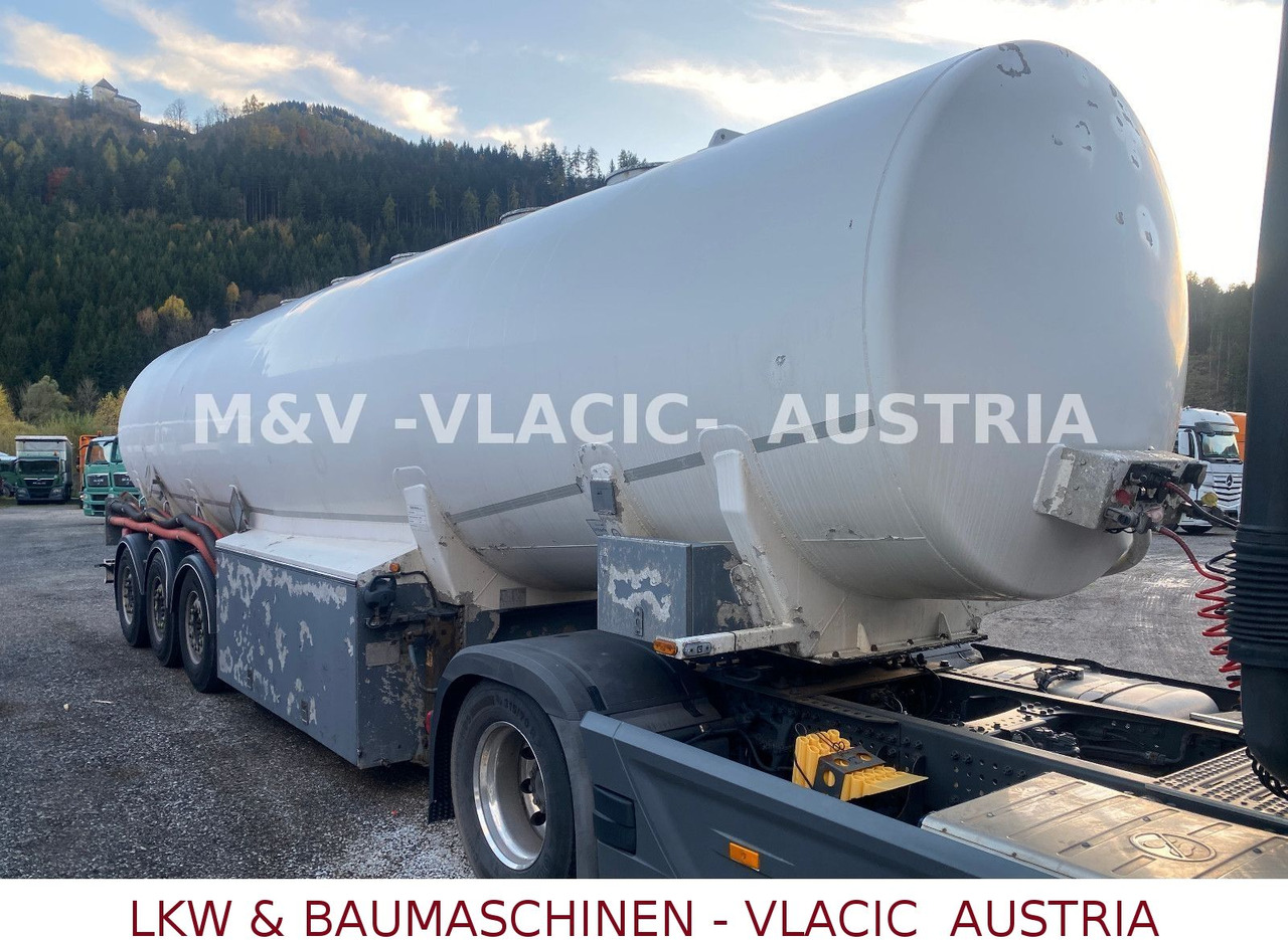 Schwarzmüller Benzin / Diesel 43000L 6Kammer Peillstab - Semirremolque cisterna: foto 2 Schwarzmüller Benzin / Diesel 43000L 6Kammer Peillstab - Semirremolque cisterna: foto 2