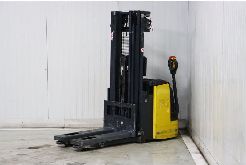 Komatsu CNI 14 - Apilador: foto 4 Komatsu CNI 14 - Apilador: foto 4