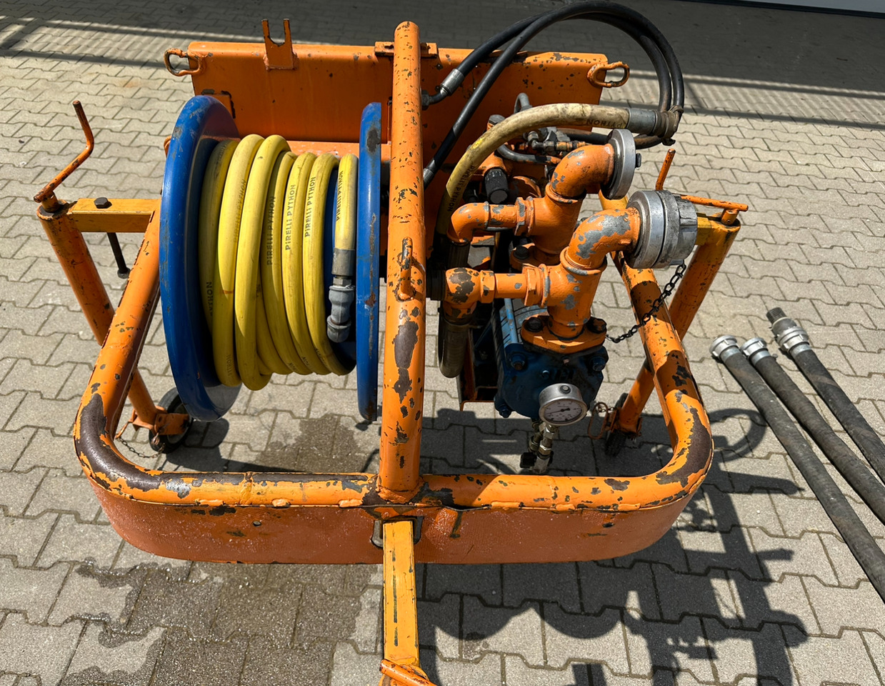 Unimog Frontanbauwasserpumpe Deu. hyd. - Bomba de agua: foto 2 Unimog Frontanbauwasserpumpe Deu. hyd. - Bomba de agua: foto 2