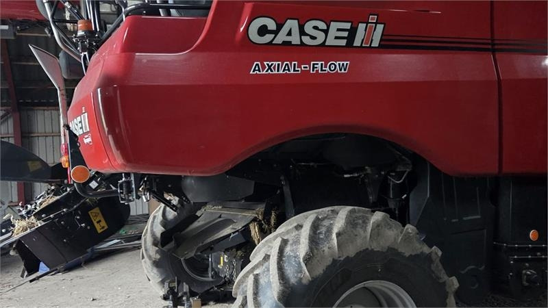 Case IH 8250 Axial-Flow med 35fod Varicut skærebord. Dansk - Cosechadora de granos: foto 3 Case IH 8250 Axial-Flow med 35fod Varicut skærebord. Dansk - Cosechadora de granos: foto 3