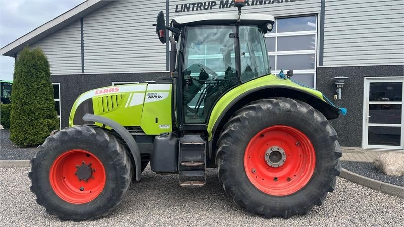 Tractor Claas Arion 630C Med frontlift: foto 11