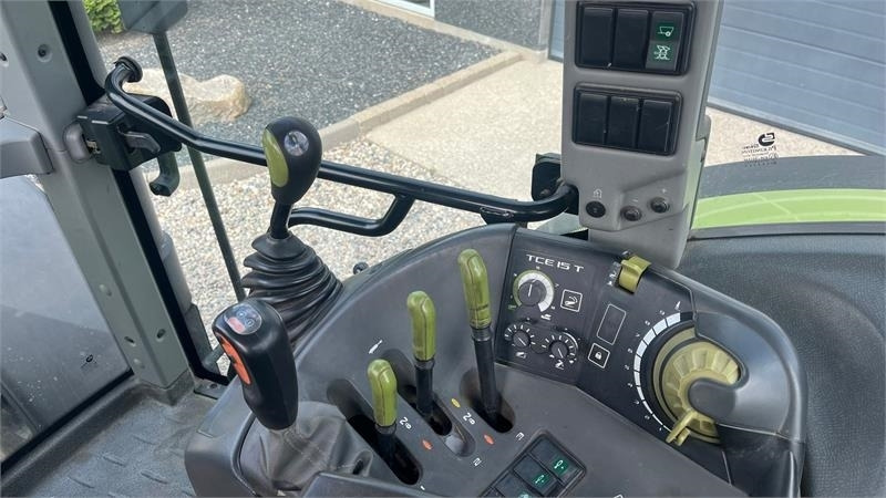 Tractor Claas Arion 630C Med frontlift: foto 7