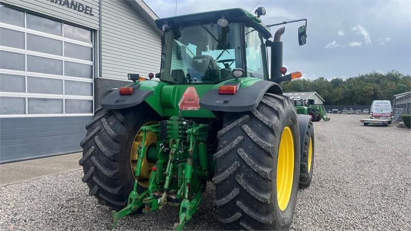 Tractor John Deere 8230 Med frontlift: foto 15